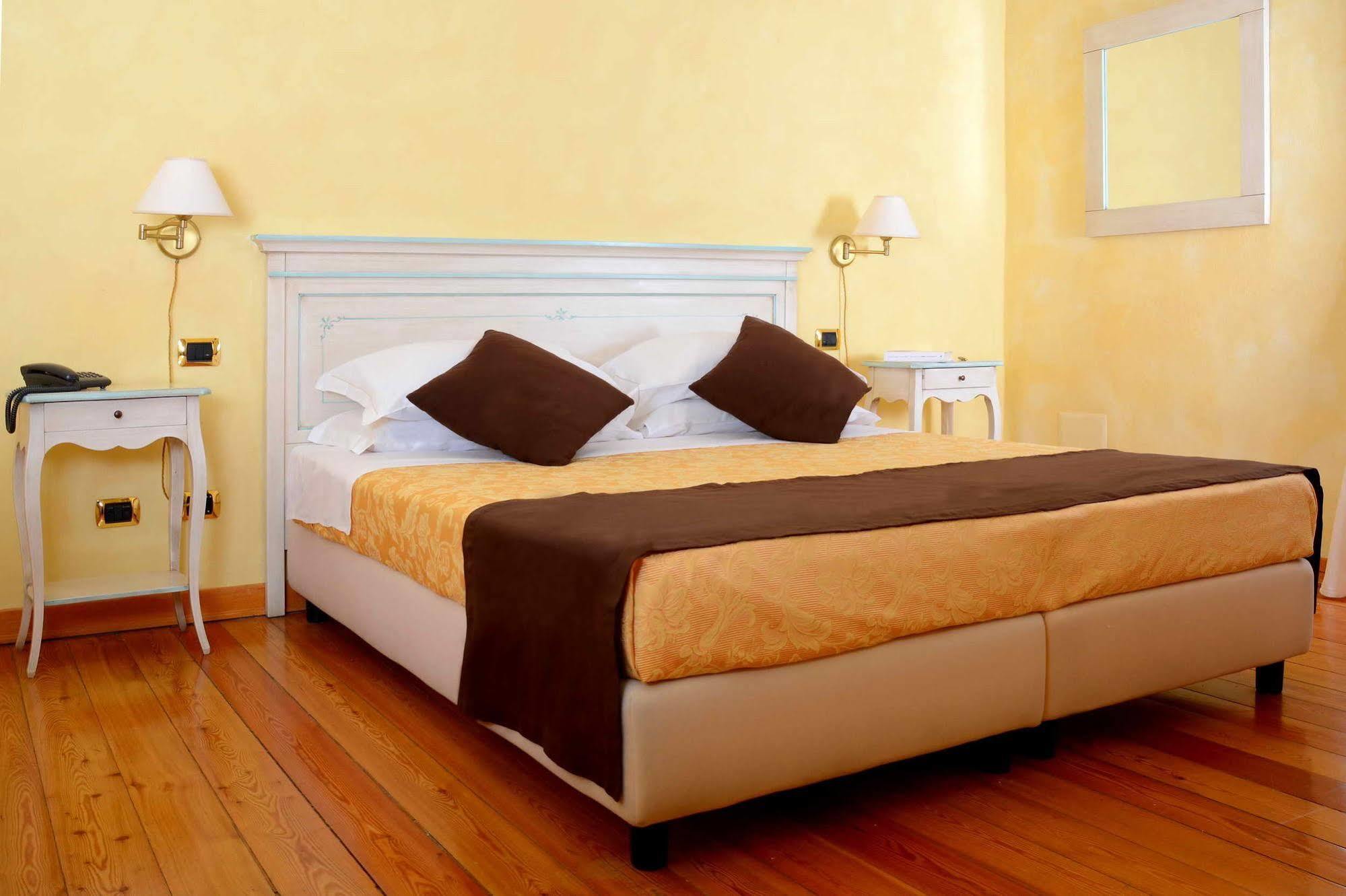 Albergo Dimora Storica Antica Hostelleria Crema Ngoại thất bức ảnh