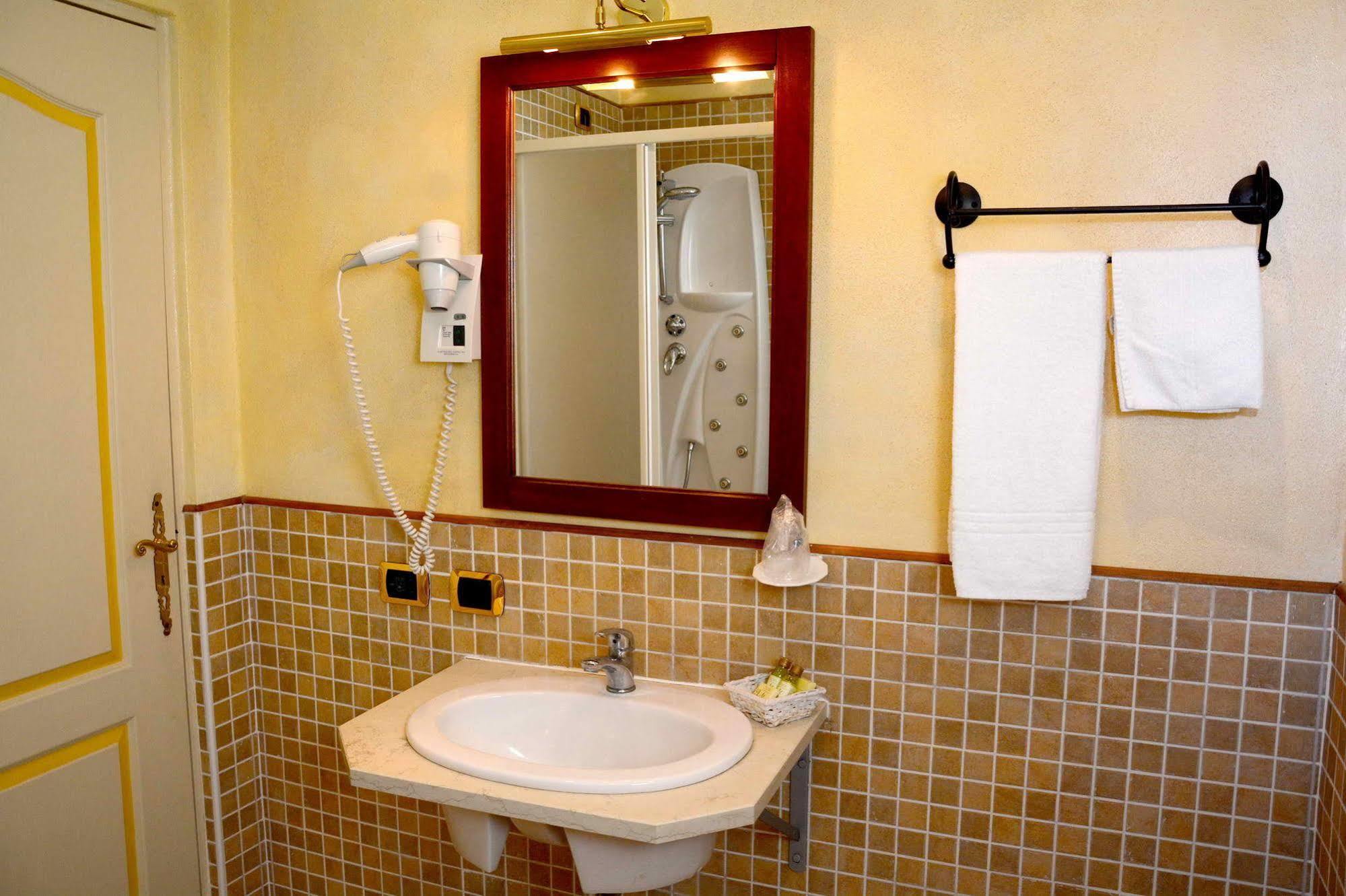 Albergo Dimora Storica Antica Hostelleria Crema Ngoại thất bức ảnh