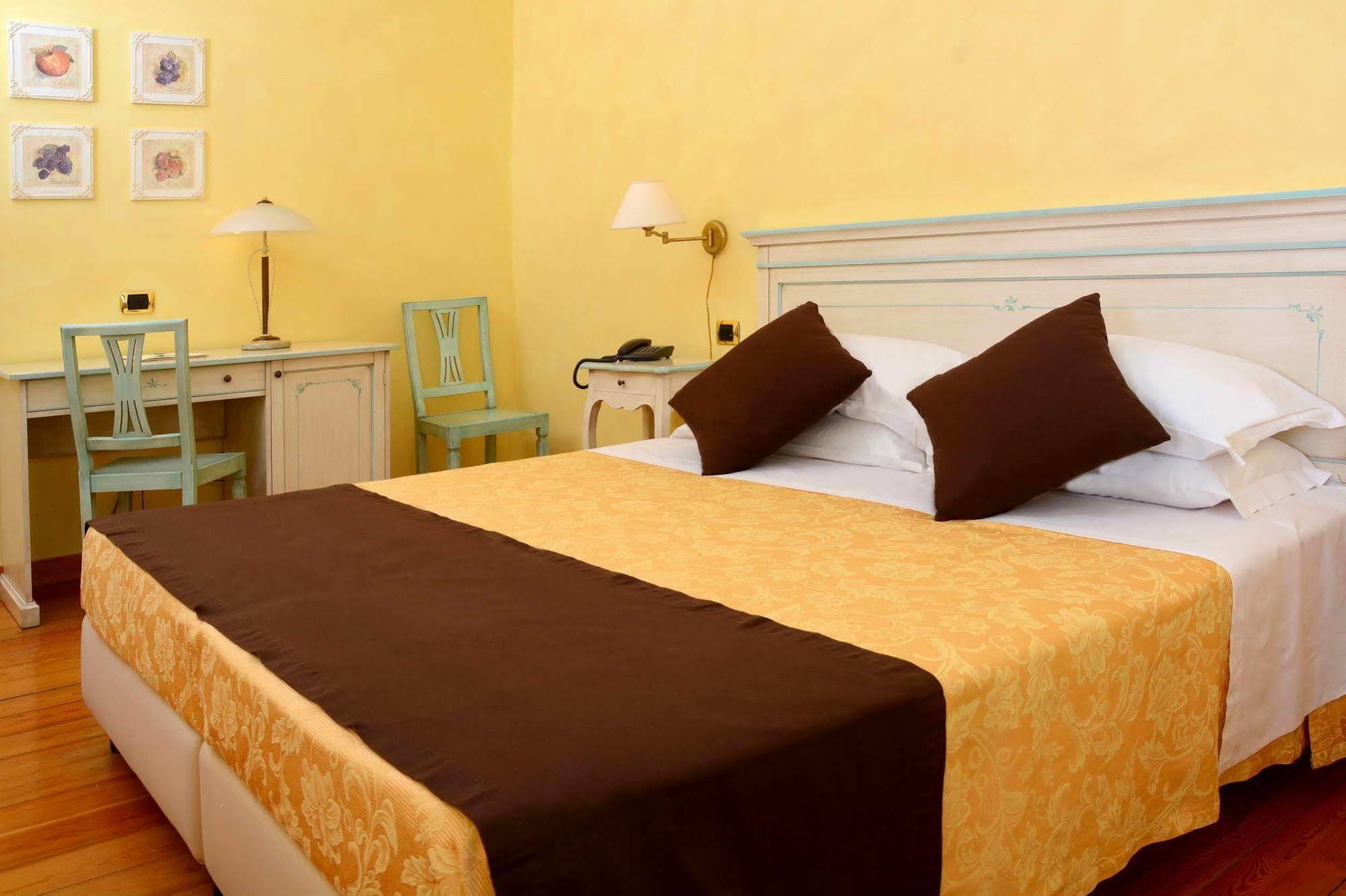 Albergo Dimora Storica Antica Hostelleria Crema Ngoại thất bức ảnh